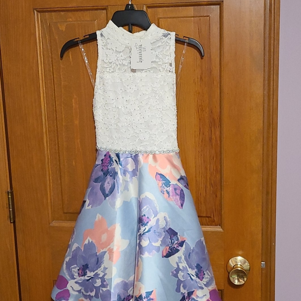 Dress - Picture 2 of 3